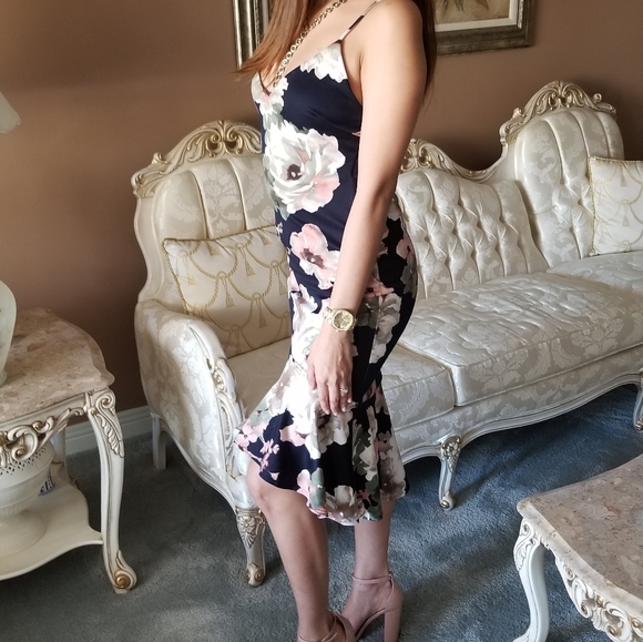 Dress - Picture 5 of 5